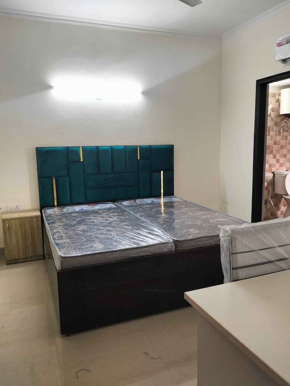 Single occupancy fully furnished rooms available in 3 bhk and 4 bhk flat in gated society