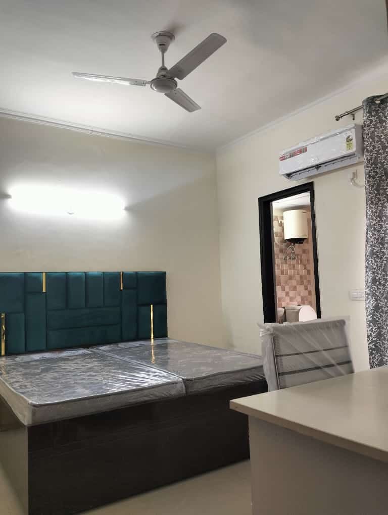 Single occupancy fully furnished rooms available in 3 bhk and 4 bhk flat in gated society