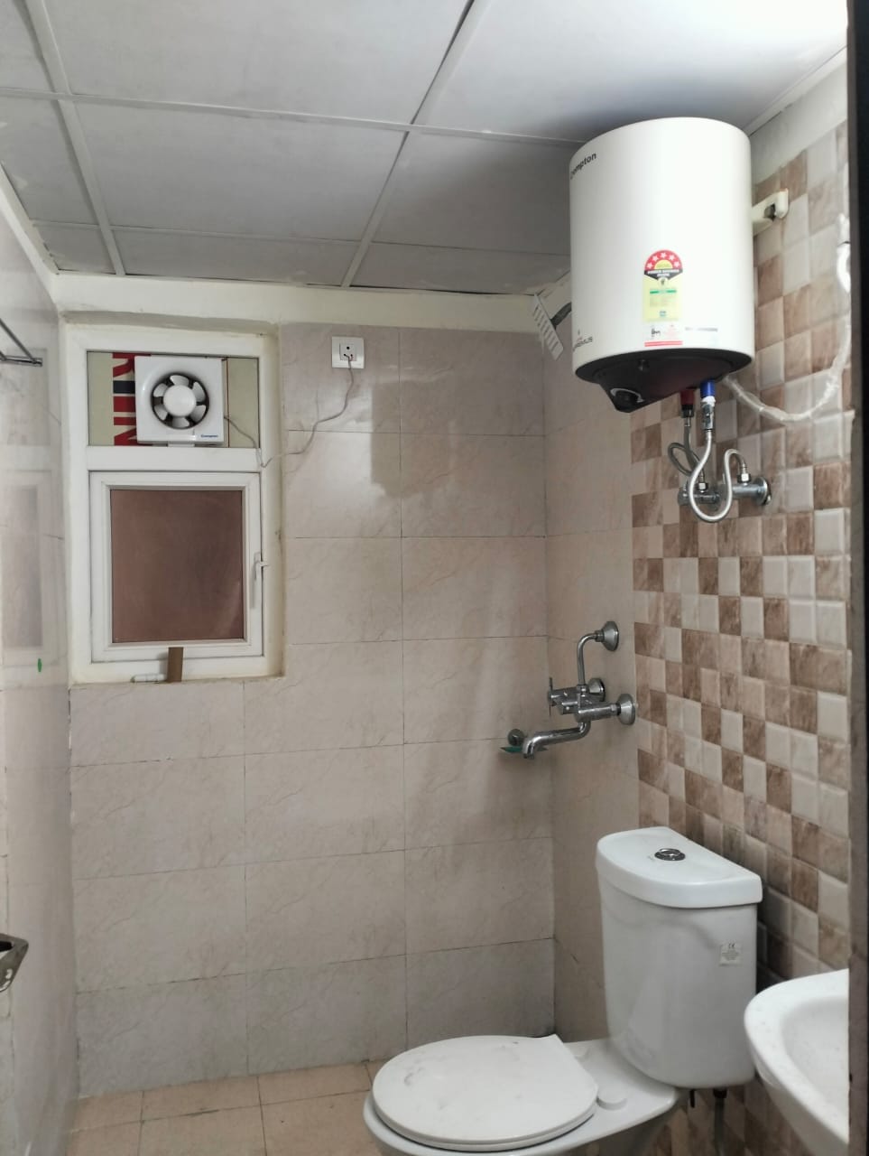 Single occupancy fully furnished rooms available in 3 bhk and 4 bhk flat in gated society